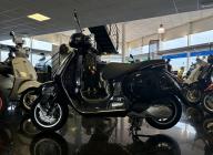VESPA GTS 300 HPE SUPER NOIR NEUF EN DESTOCKAGE