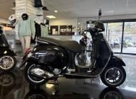 VESPA GTS 300 HPE SUPER NOIR NEUF EN DESTOCKAGE