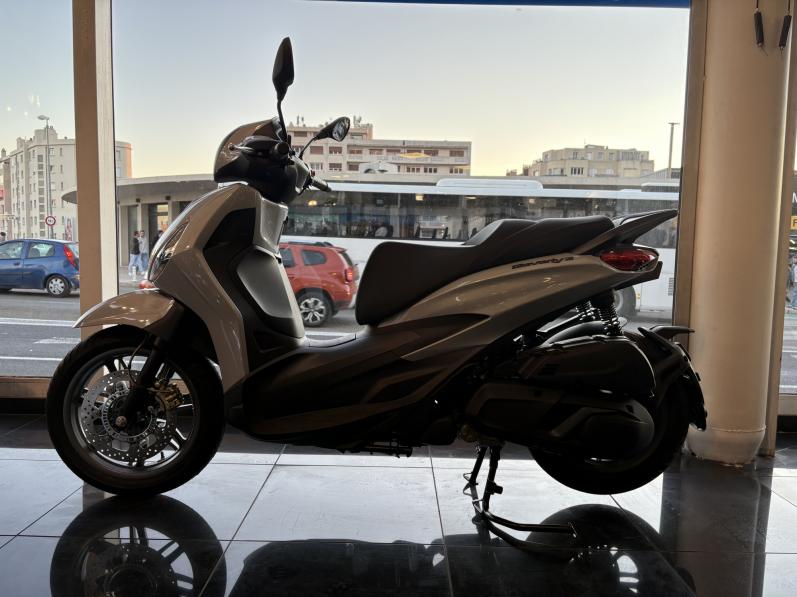PIAGGIO Beverly S 400 HPE neuf 0 kms immat decembre 2025